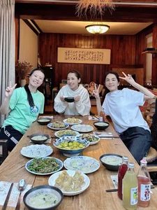Chi Pu Explores Yunnan with Ella Chen and Gong Linna: A Beautiful Reunion - image 4