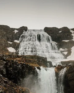 Discovering the Breathtaking Landscapes and Natural Wonders of Iceland - image 2