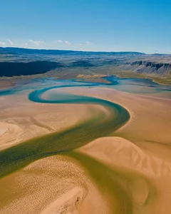 Discovering the Breathtaking Landscapes and Natural Wonders of Iceland - image 11
