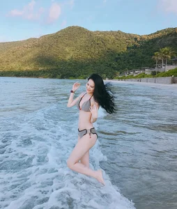 Exploring the Charisma and Style of Vietnamese Beauty Icon Trang Phi - image 29