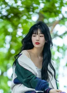 Suzy: Natural Beauty Captivating Hearts, Recalling the Viral West Lake Moment - image 3