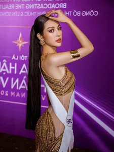 Thien Huong: The Beauty Queen Breaking Records with Her Sensual Style - image 1