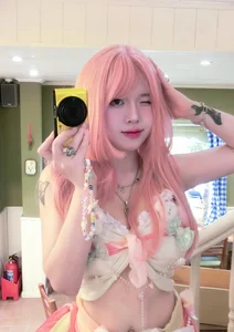 Style Secrets of the 'Net Café Queen': A Look at Her Stunning Fashion Transformation - image 4