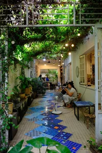 Creative Mosaic Art Workshops in Ho Chi Minh City Coffee Shops - image 6