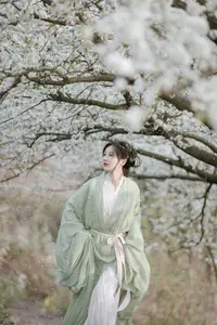 Pure Elegance of Qi Luo Sheng De Xiao Su Su Amidst Spring Blossoms - YiTuYu Vol.8817 - image 15