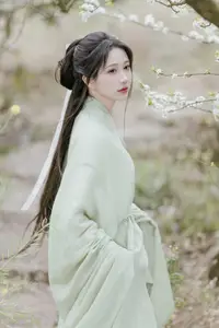 Pure Elegance of Qi Luo Sheng De Xiao Su Su Amidst Spring Blossoms - YiTuYu Vol.8817 - image 7