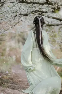 Pure Elegance of Qi Luo Sheng De Xiao Su Su Amidst Spring Blossoms - YiTuYu Vol.8817 - image 4
