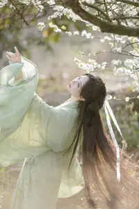 Pure Elegance of Qi Luo Sheng De Xiao Su Su Amidst Spring Blossoms - YiTuYu Vol.8817 - image 2