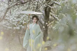 Pure Elegance of Qi Luo Sheng De Xiao Su Su Amidst Spring Blossoms - YiTuYu Vol.8817 - image 9