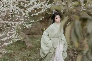 Pure Elegance of Qi Luo Sheng De Xiao Su Su Amidst Spring Blossoms - YiTuYu Vol.8817 - image 18