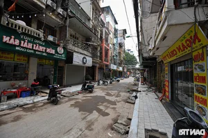 Hanoi Completes New Night Food Street on Truc Bach Lake Peninsula for Food Enthusiasts - image 20