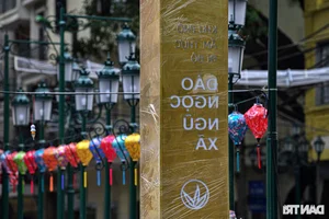 Hanoi Completes New Night Food Street on Truc Bach Lake Peninsula for Food Enthusiasts - image 11