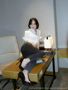 Modern Elegance with Zhi Zhi in XiuRen No.10785: A Chic Office Vibe - image 2