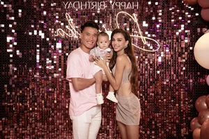 Dianka Zakhidova: The Unstoppable Beauty of Goalkeeper Bui Tien Dung's Wife - image 0