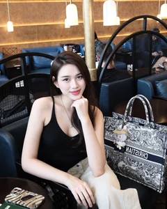 Exploring the Sophisticated and Glamorous Fashion Evolution of Miss Vietnam Do Thi Ha - image 6