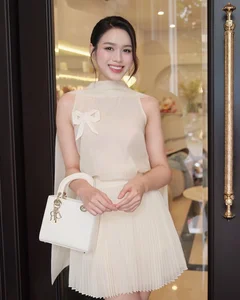 Exploring the Sophisticated and Glamorous Fashion Evolution of Miss Vietnam Do Thi Ha - image 8