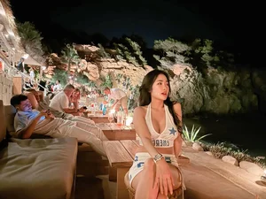 The Stunning Career and Style of the DJ Who Partnered with Son Tung M-TP - image 3