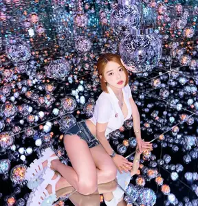 DJ SODA Stuns with Bold Photos in Enchanting Mirror Reflection Space - image 7