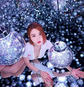 DJ SODA Stuns with Bold Photos in Enchanting Mirror Reflection Space - image 6
