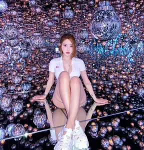 DJ SODA Stuns with Bold Photos in Enchanting Mirror Reflection Space - image 2