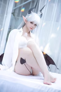Coser Yu Yu Transforms into Altima Tia: Ethereal White Fantasy Beauty (40P) - image 1