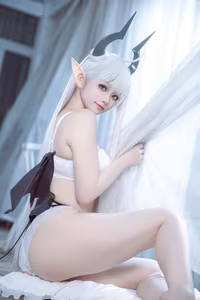 Coser Yu Yu Transforms into Altima Tia: Ethereal White Fantasy Beauty (40P) - image 0