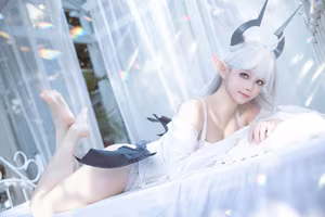 Coser Yu Yu Transforms into Altima Tia: Ethereal White Fantasy Beauty (40P) - image 11