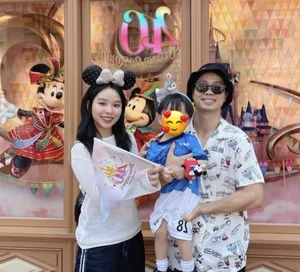 The Natural Beauty of Cong Phuong's Wife: Unfiltered Photos Surprise Fans - image 1