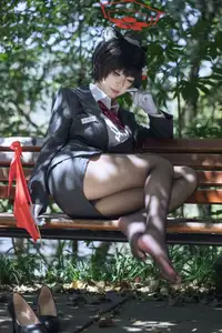 Discover Tsubaki Guide Cosplay by Shi Liang Yu: Charming Elegance Unleashed. - image 2