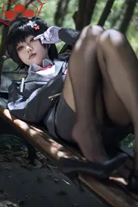 Discover Tsubaki Guide Cosplay by Shi Liang Yu: Charming Elegance Unleashed. - image 0