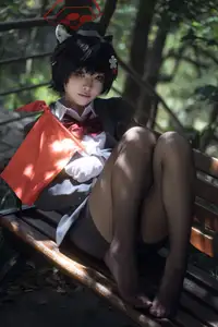 Discover Tsubaki Guide Cosplay by Shi Liang Yu: Charming Elegance Unleashed. - image 6