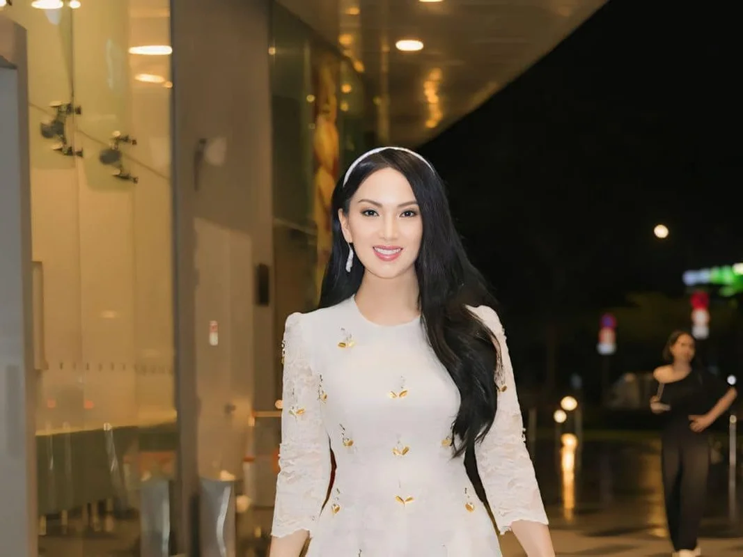 Ha Phuong: The Wealthy Sister of Cam Ly and Her Youthful Beauty