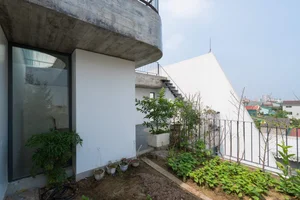 V1 House in Vinh: A 4-Story Townhouse Blending Open Architecture and Heritage - image 27
