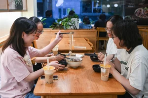 Exploring the Controversial Milk Tea Beef Noodles Trend in Hanoi - image 4