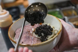 Exploring the Controversial Milk Tea Beef Noodles Trend in Hanoi - image 5