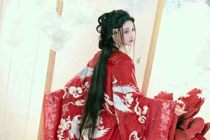YiTuYu Art Language Vol.5633: Featuring the Stunning Qi Luo Sheng De Xiao Su Su Portrait Collection - image 22