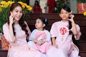 Lisa Daughter of Khanh Thi and Phan Hien Stuns with Living Doll Visuals - image 0