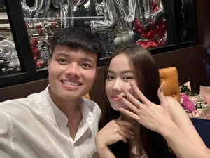 A Romantic Milestone: Vietnam U23 Striker Proposes to His Longtime Partner in a Stunning Ceremony - image 2