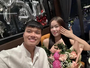 A Romantic Milestone: Vietnam U23 Striker Proposes to His Longtime Partner in a Stunning Ceremony - image 8