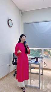 Elegant Vietnamese MC Captivates Audience at Bond Quartet Performance in Hanoi - image 6