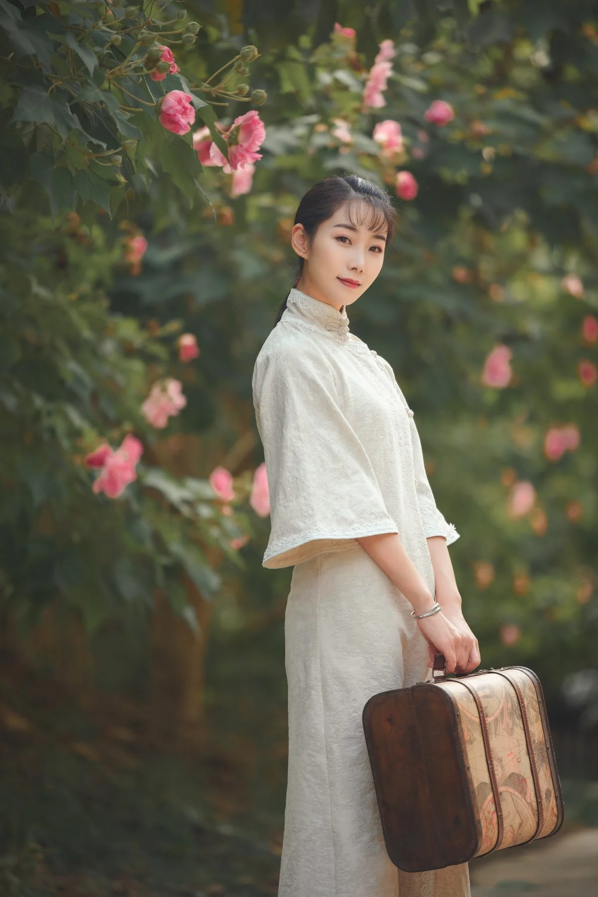 YiTuYu Art Language Vol.6239: The Captivating Portraiture of Mu Ge