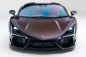 The breathtaking Lamborghini Revuelto in exclusive $9,000 metallic bronze finish - image 8