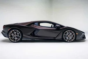 The breathtaking Lamborghini Revuelto in exclusive $9,000 metallic bronze finish - image 11