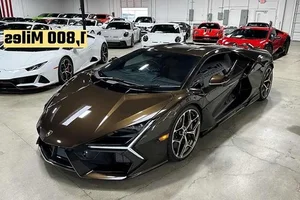 The breathtaking Lamborghini Revuelto in exclusive $9,000 metallic bronze finish - image 6