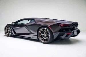 The breathtaking Lamborghini Revuelto in exclusive $9,000 metallic bronze finish - image 5