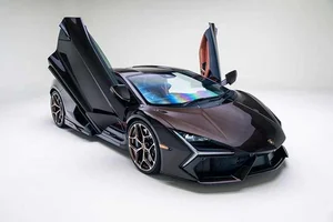 The breathtaking Lamborghini Revuelto in exclusive $9,000 metallic bronze finish - image 9