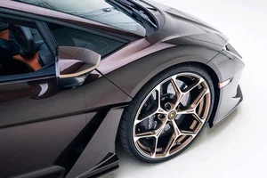 The breathtaking Lamborghini Revuelto in exclusive $9,000 metallic bronze finish - image 3