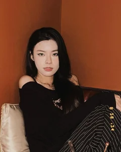 The Rise of the Storytelling Hot Girl: Captivating Audiences with Modest Style and Charisma - image 0