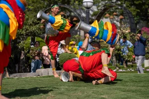 Spiritual Journey: Hundreds of Thousands Visit Ba Den Mountain Spring Festival in Tay Ninh - image 0