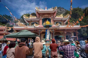 Spiritual Journey: Hundreds of Thousands Visit Ba Den Mountain Spring Festival in Tay Ninh - image 8